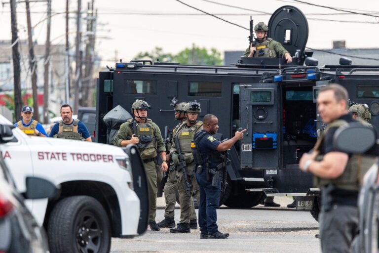 dd3f7713-new-orleans-manhunt-police-scaled-1