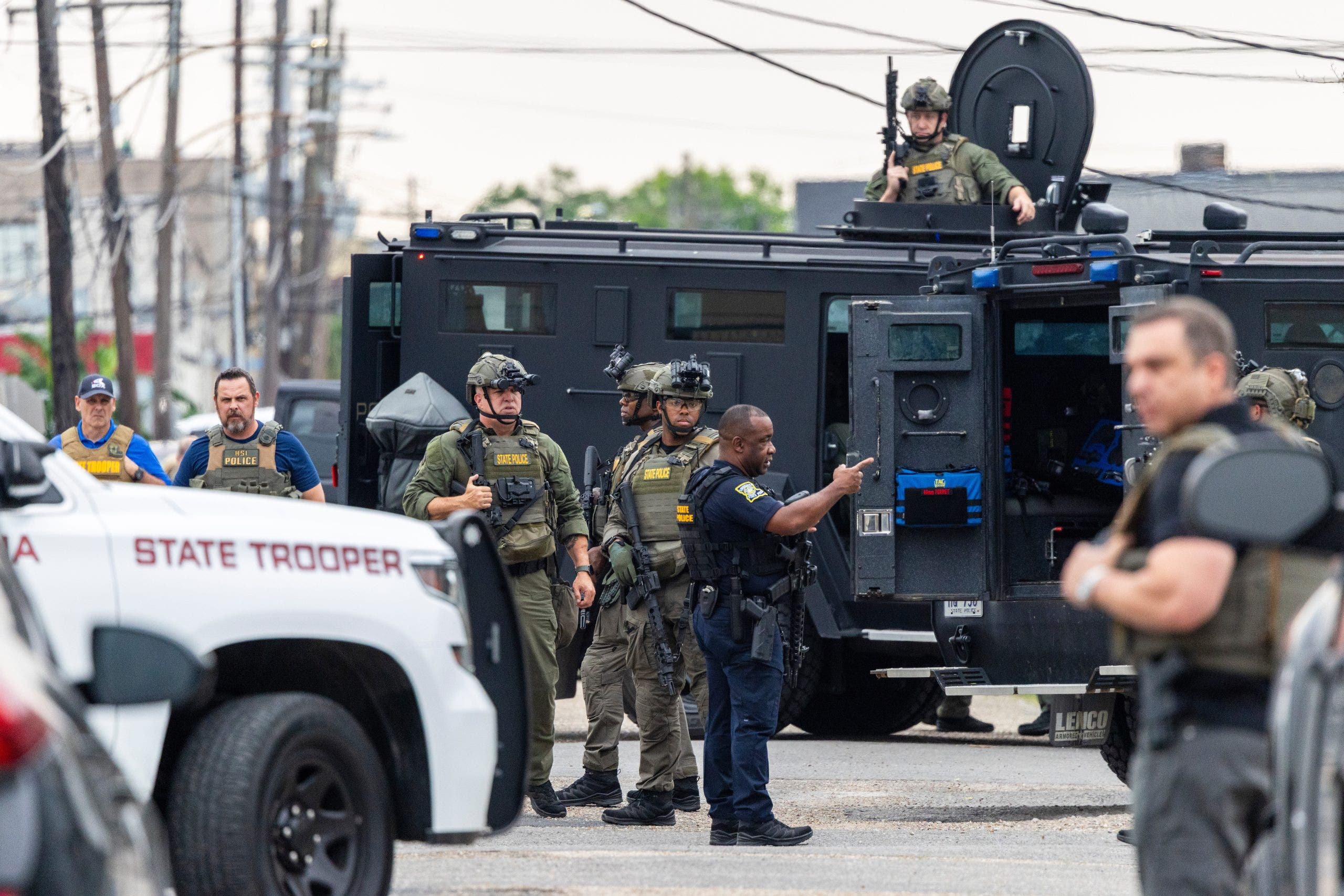 dd3f7713-new-orleans-manhunt-police-scaled-1
