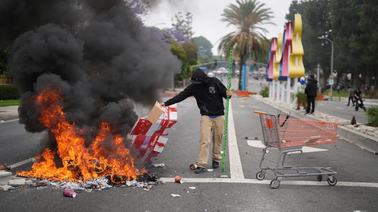 los-angeles-ice-protests_01