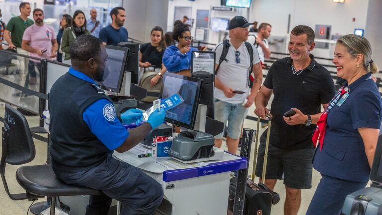 transportation-security-administration-tsa-line