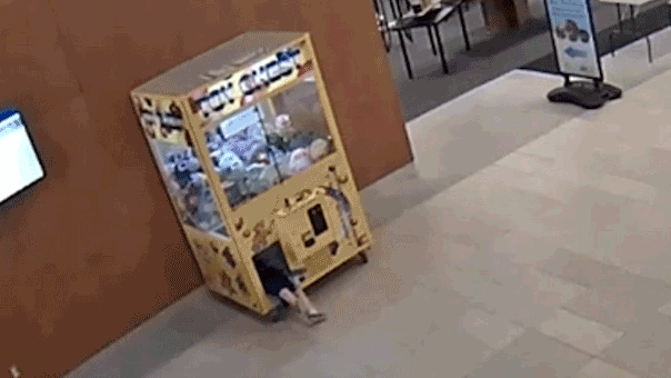 ohio-boy-stuck-in-claw-machine