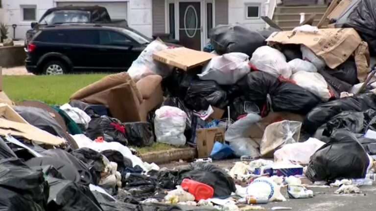 philadelphia-trash-piles