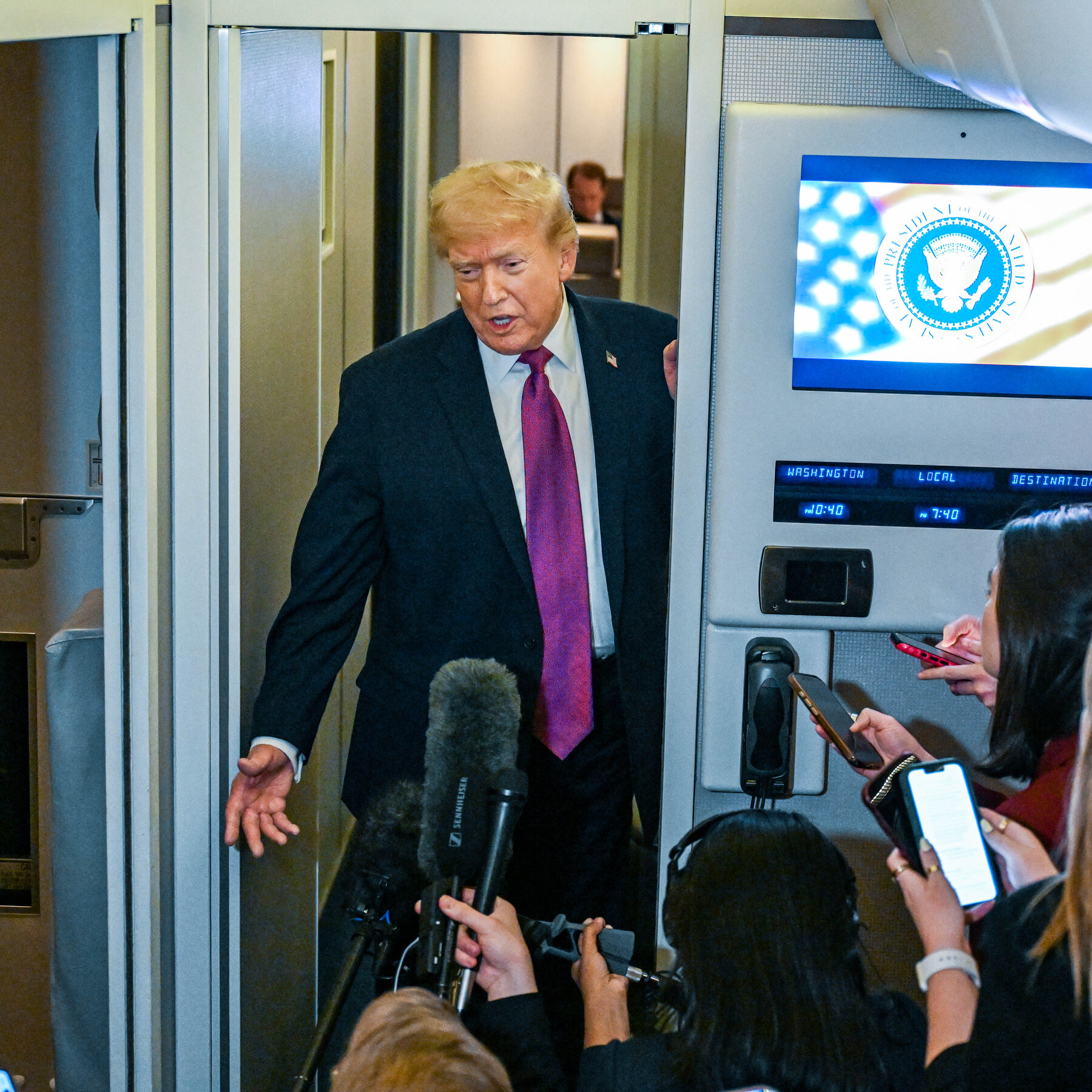 19israel-iran-hormuz-update-fjtz-mediumSquareAt3X