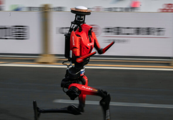 19xp-robot-gwcj-mediumSquareAt3X