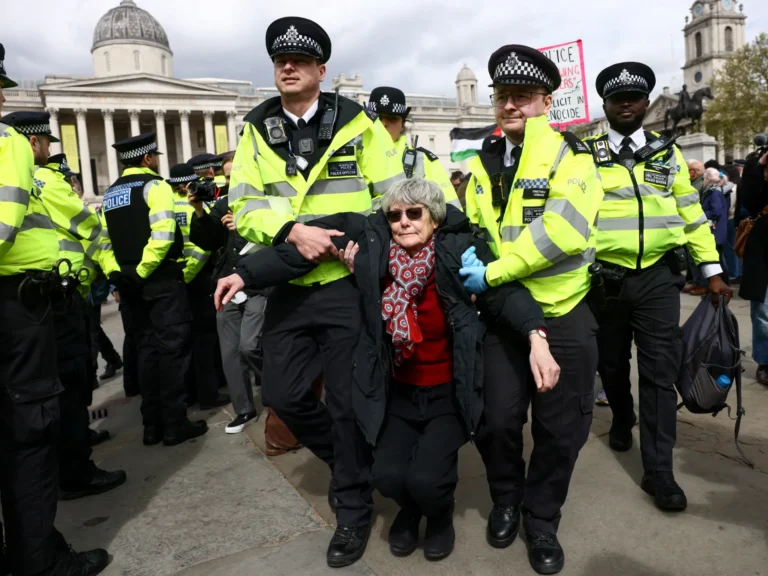 2026-04-11T124144Z_544639596_RC2ZMKACWSHD_RTRMADP_3_ISRAEL-PALESTINIANS-BRITAIN-PROTESTS-1775919631