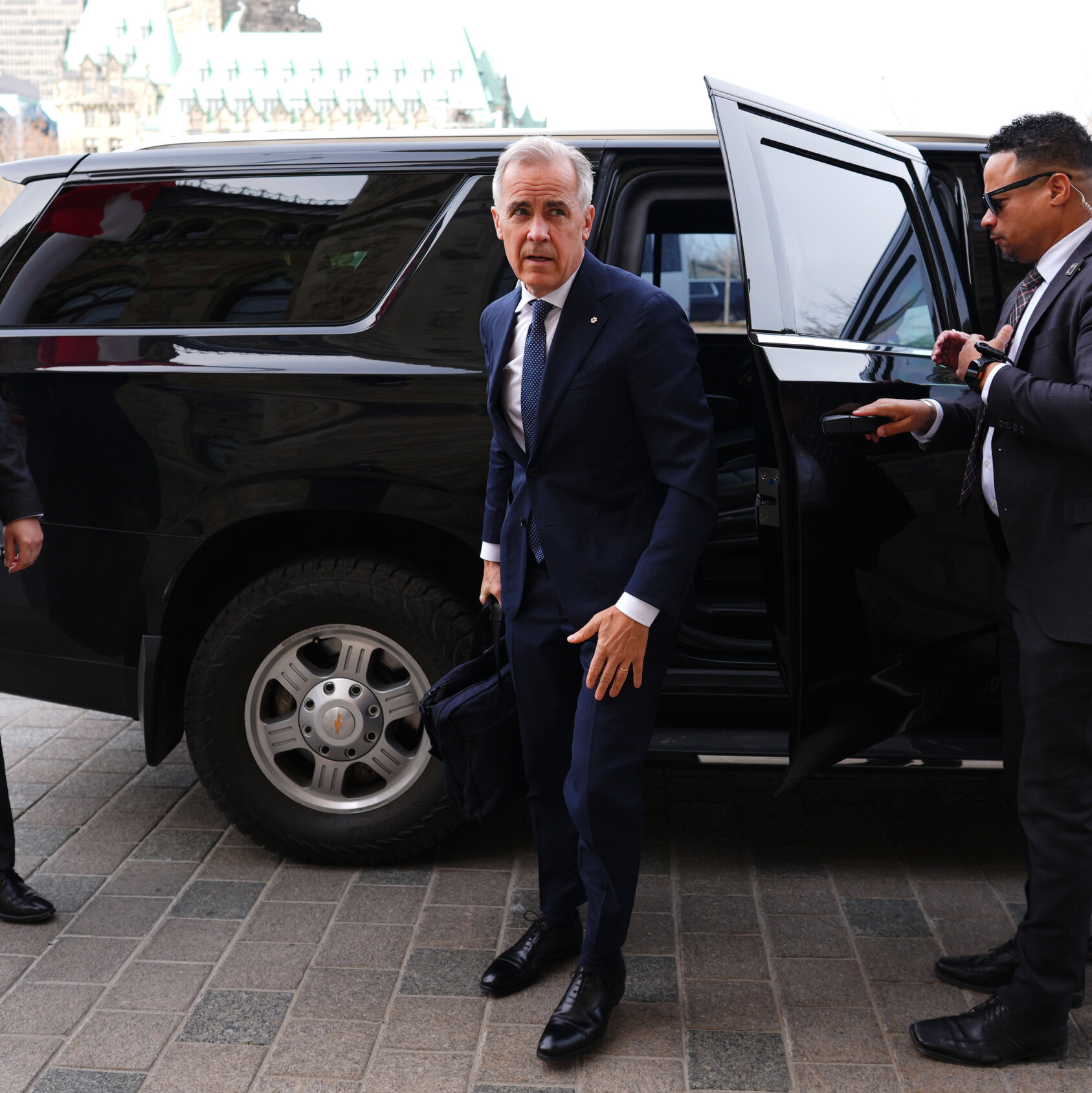 28canada-economy-cvlw-mediumSquareAt3X