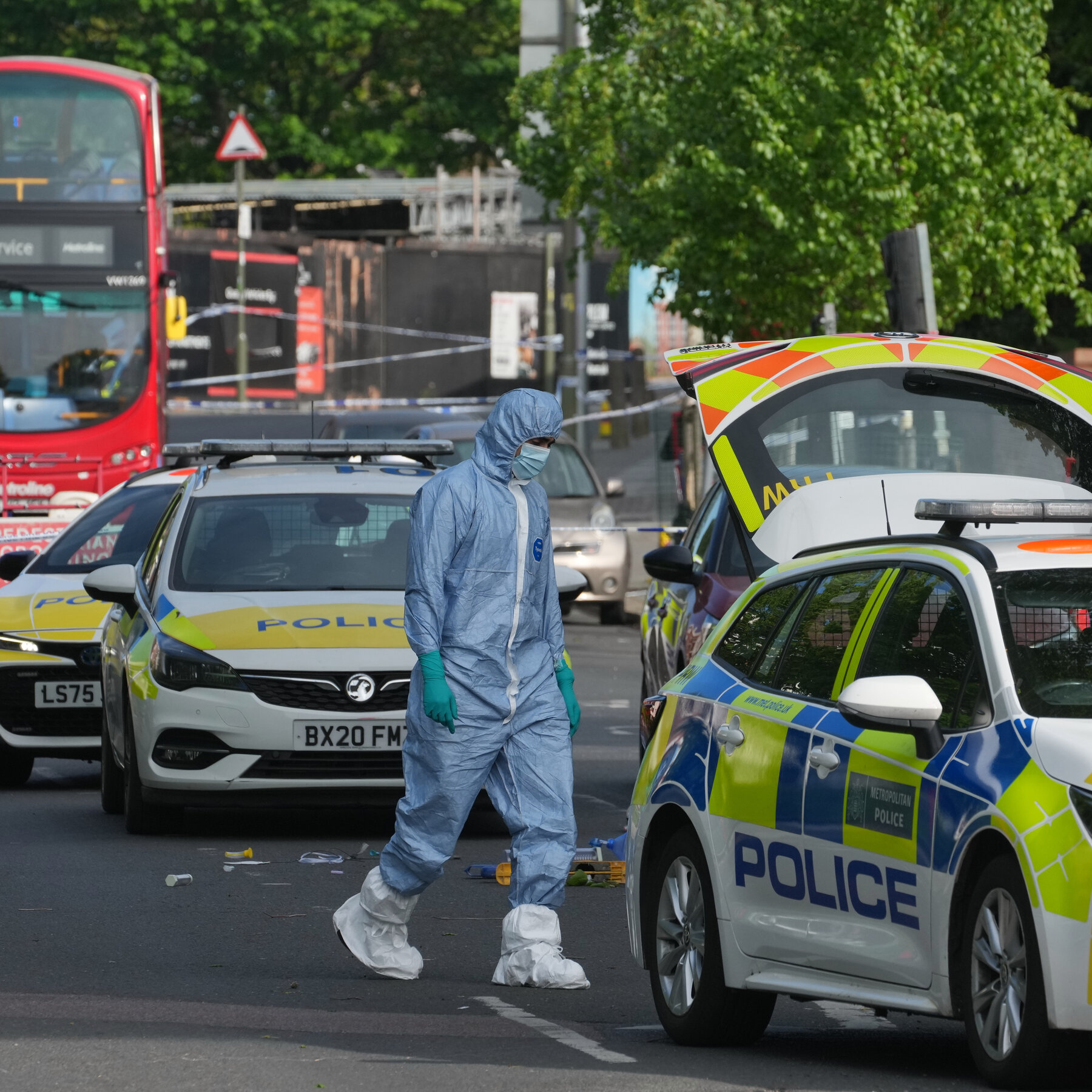 30int-uk-stabbing-wtk-02-kfzj-mediumSquareAt3X