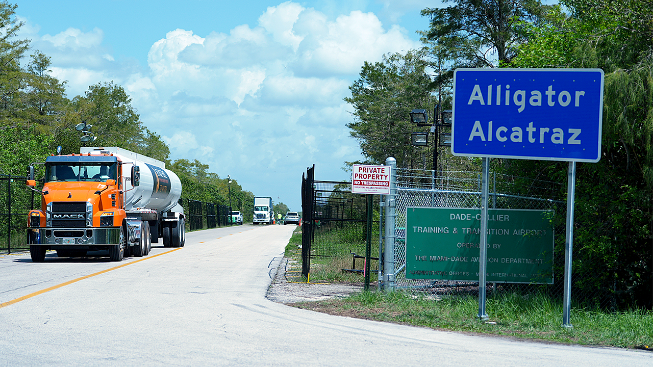 alligator-alcatraz-migrants-guard-abuse-florida