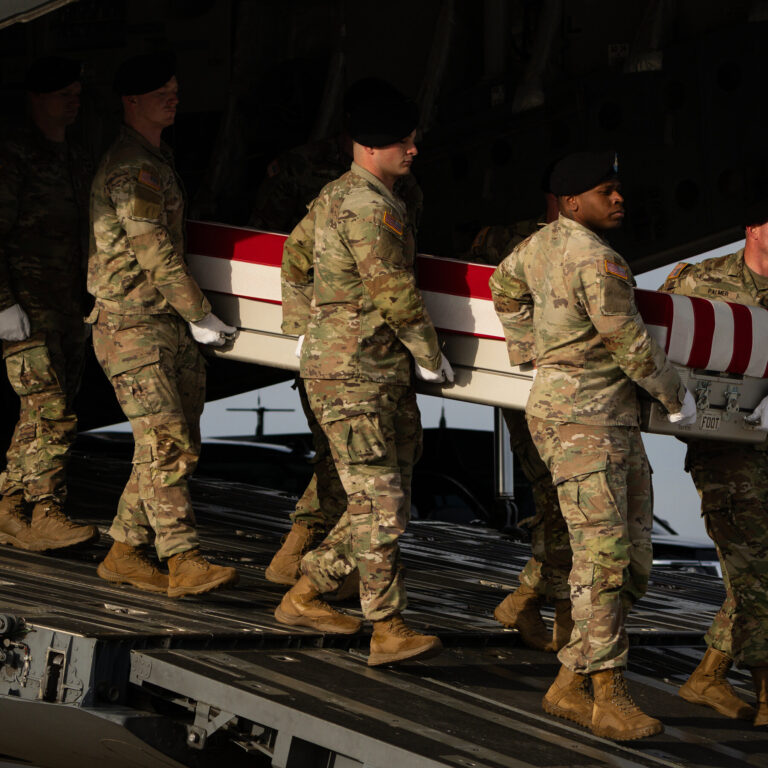 00dc-military-trump-07-qzkh-mediumSquareAt3X