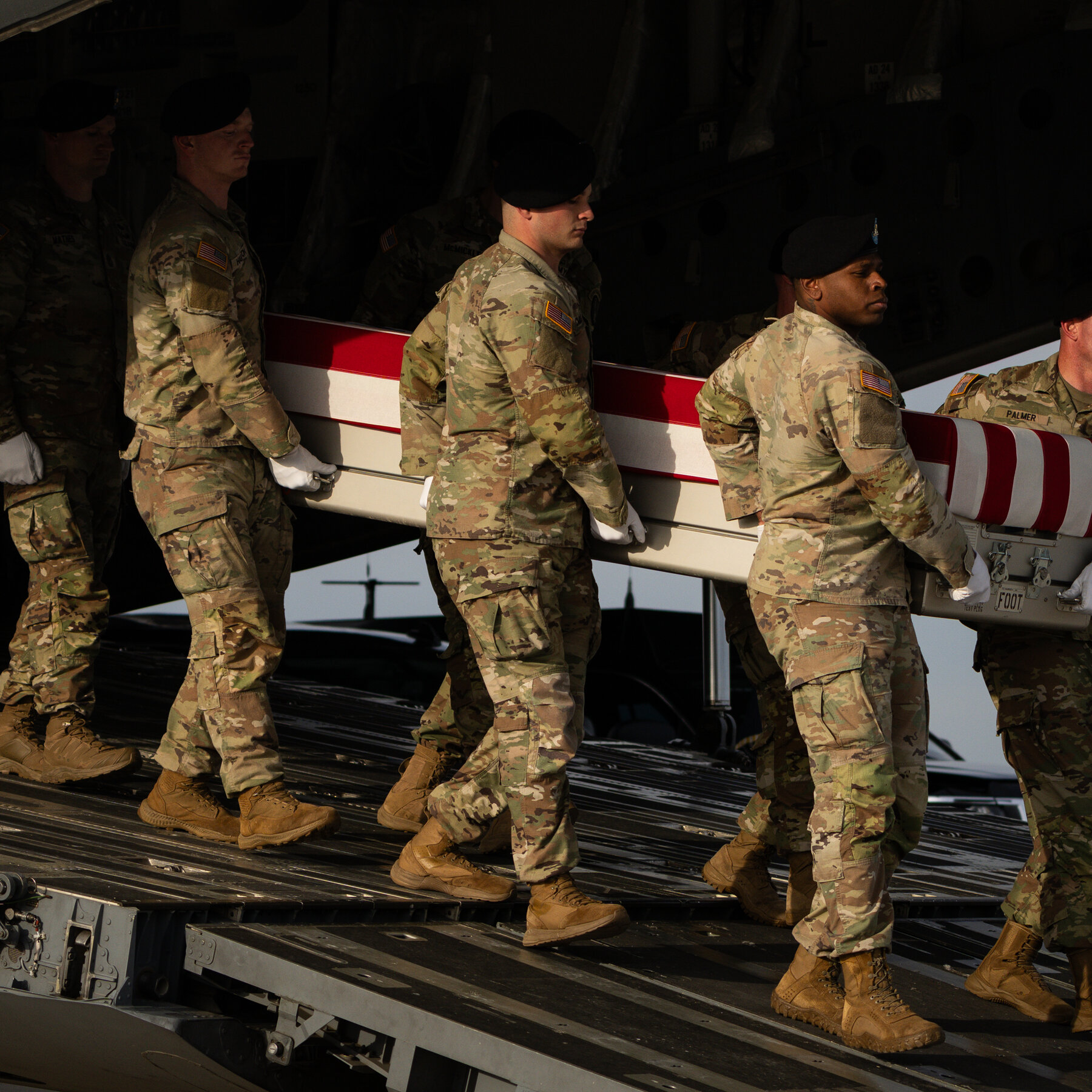 00dc-military-trump-07-qzkh-mediumSquareAt3X