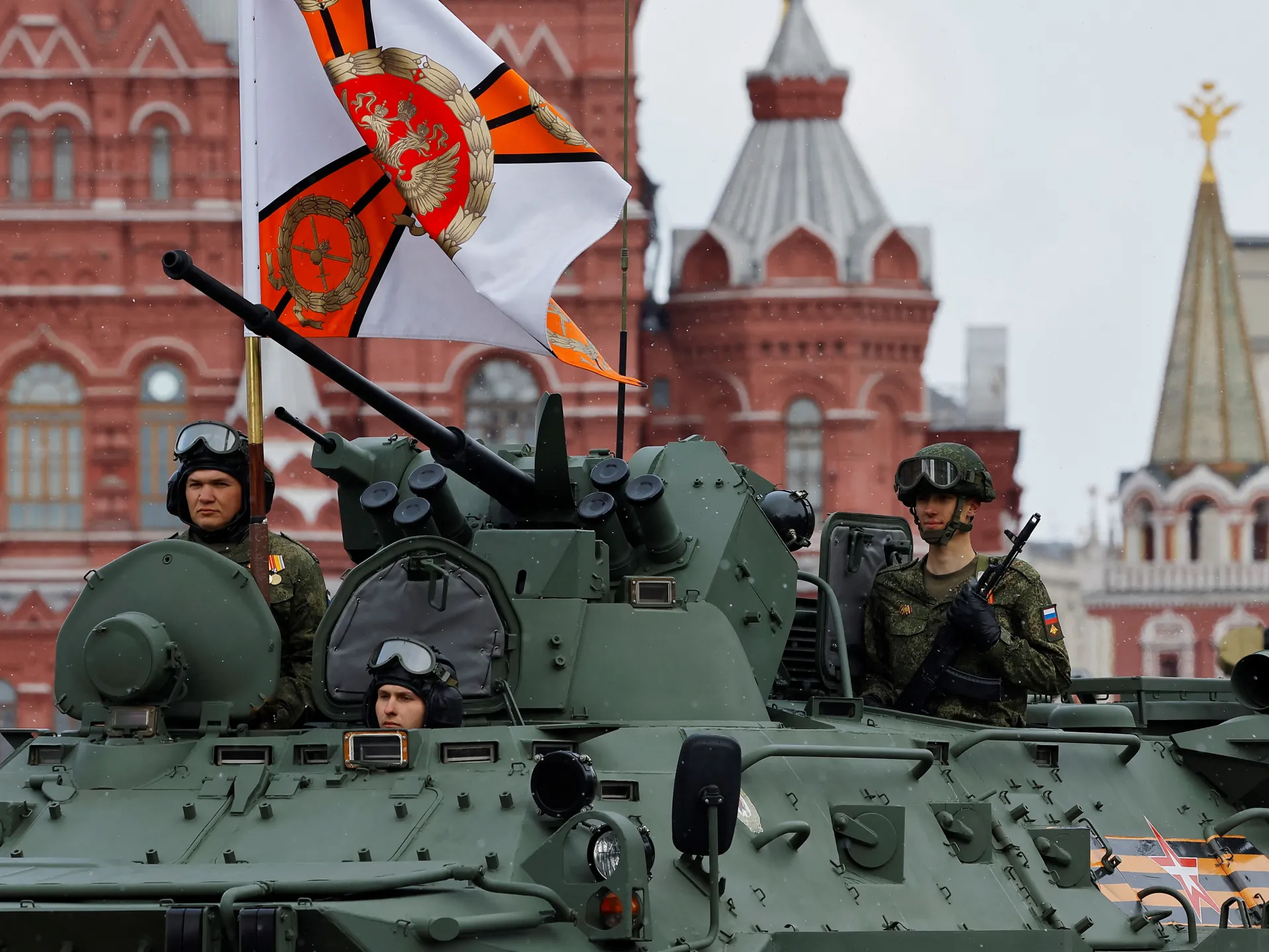 2024-05-09T105653Z_1553208639_RC2VM7A24MPN_RTRMADP_3_WW2-ANNIVERSARY-RUSSIA-PARADE-1715252314