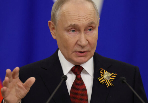 22int-putin-whisperer-01-cmlb-mediumSquareAt3X