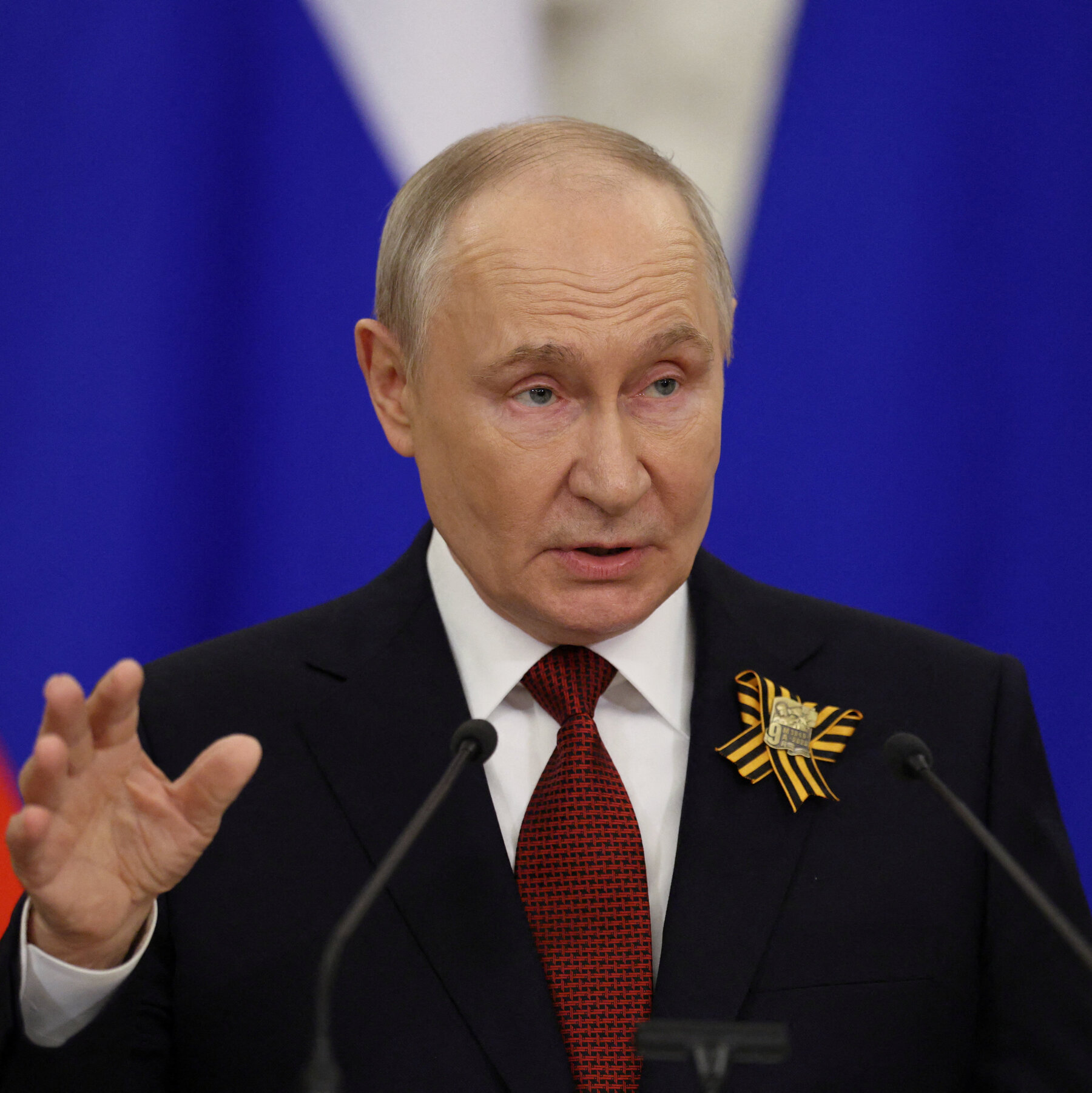 22int-putin-whisperer-01-cmlb-mediumSquareAt3X