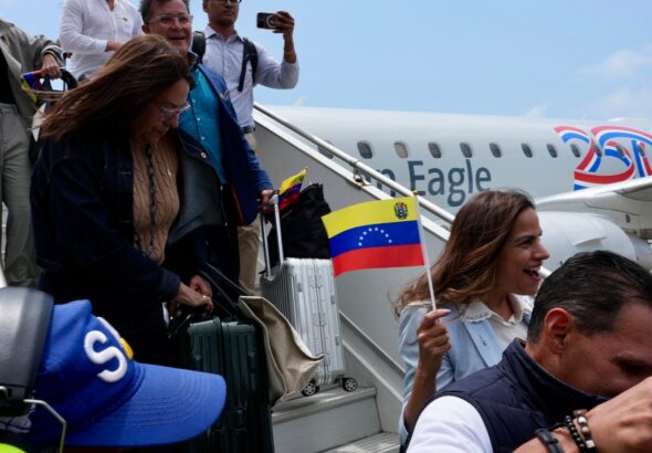 30INT-VENEZUELA-LFIGHTS-top-bmpl-mediumSquareAt3X