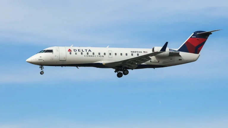 delta-endeavor-aircraft-jfk-close-call