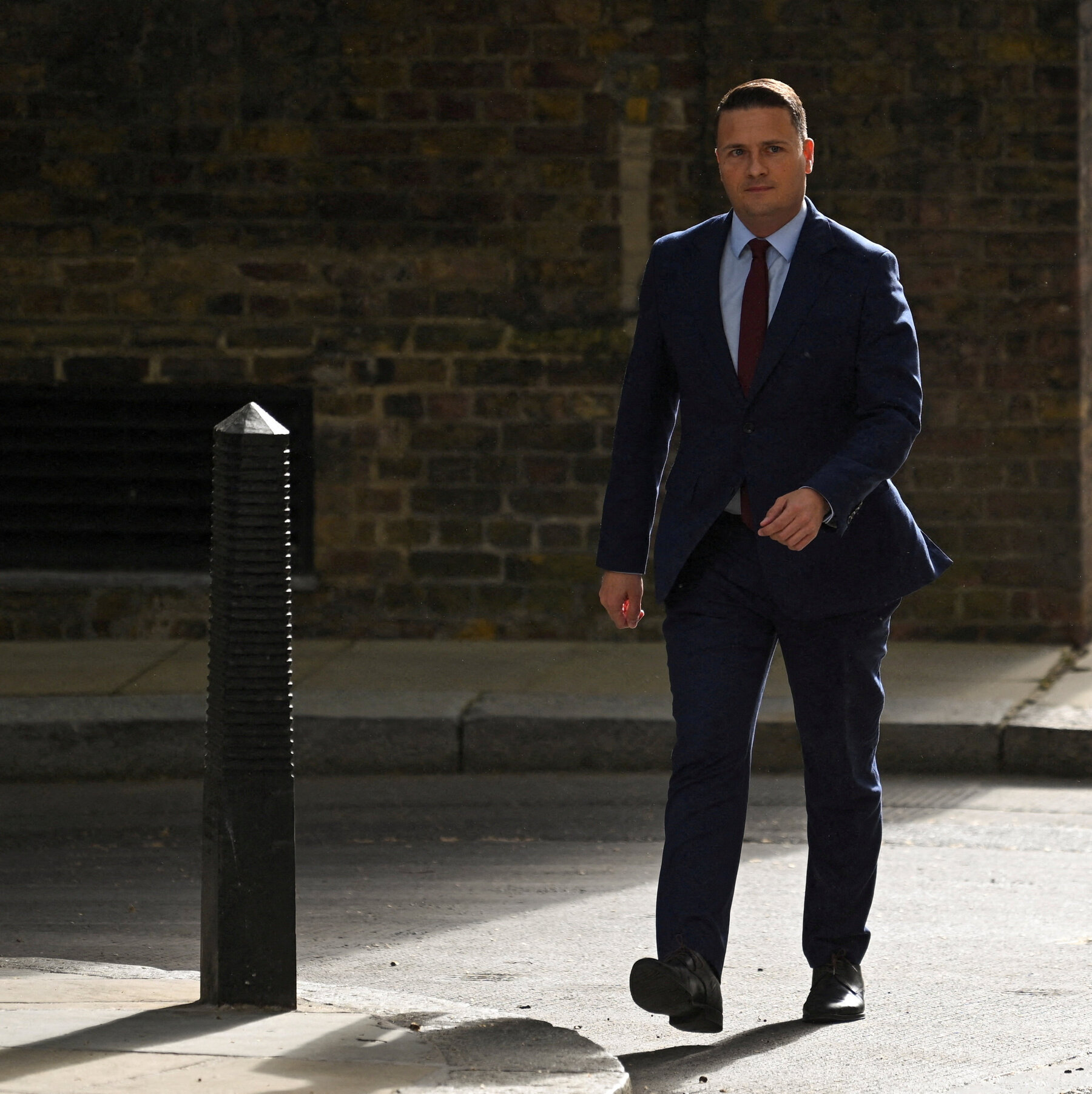 xxint-uk-streeting-hbzm-mediumSquareAt3X-v2