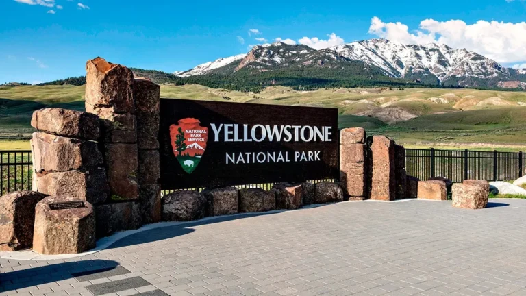 yellowstone-national-park-north-entrance-fox-news-001