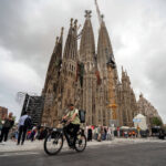 10pope-sagrada-01-zgmw-mediumSquareAt3X