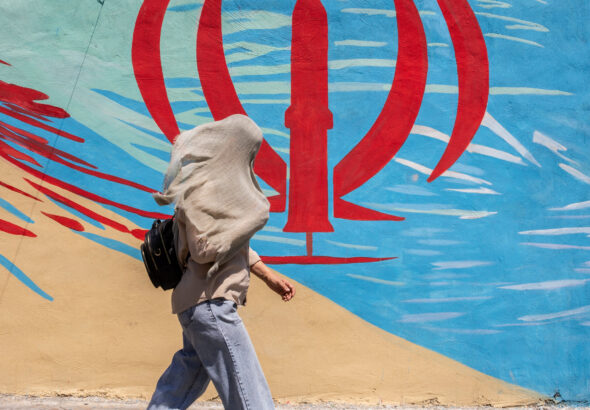 13JpINT-IRAN-UNCERTAINTY-print-mbgz-mediumSquareAt3X