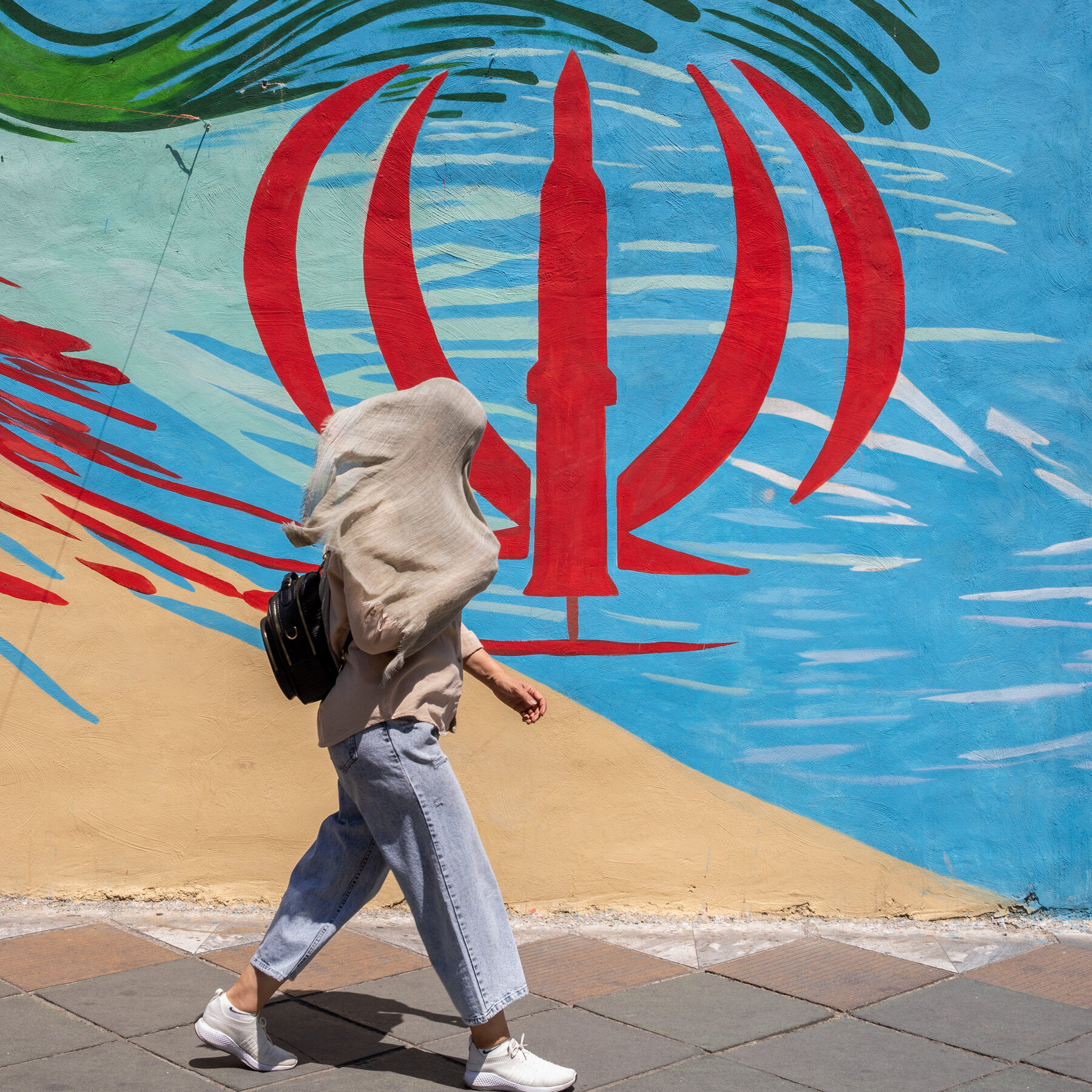 13JpINT-IRAN-UNCERTAINTY-print-mbgz-mediumSquareAt3X